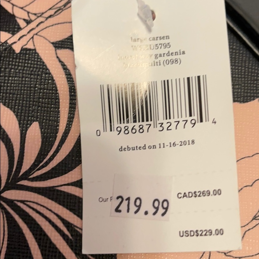 Brand new with tags! Lovely Kate spade small bag